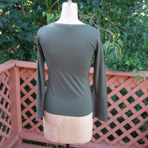 NEW size M 6-8 Romeo & Juliet Couture olive green long sleeve tee V-neck - Picture 4 of 9